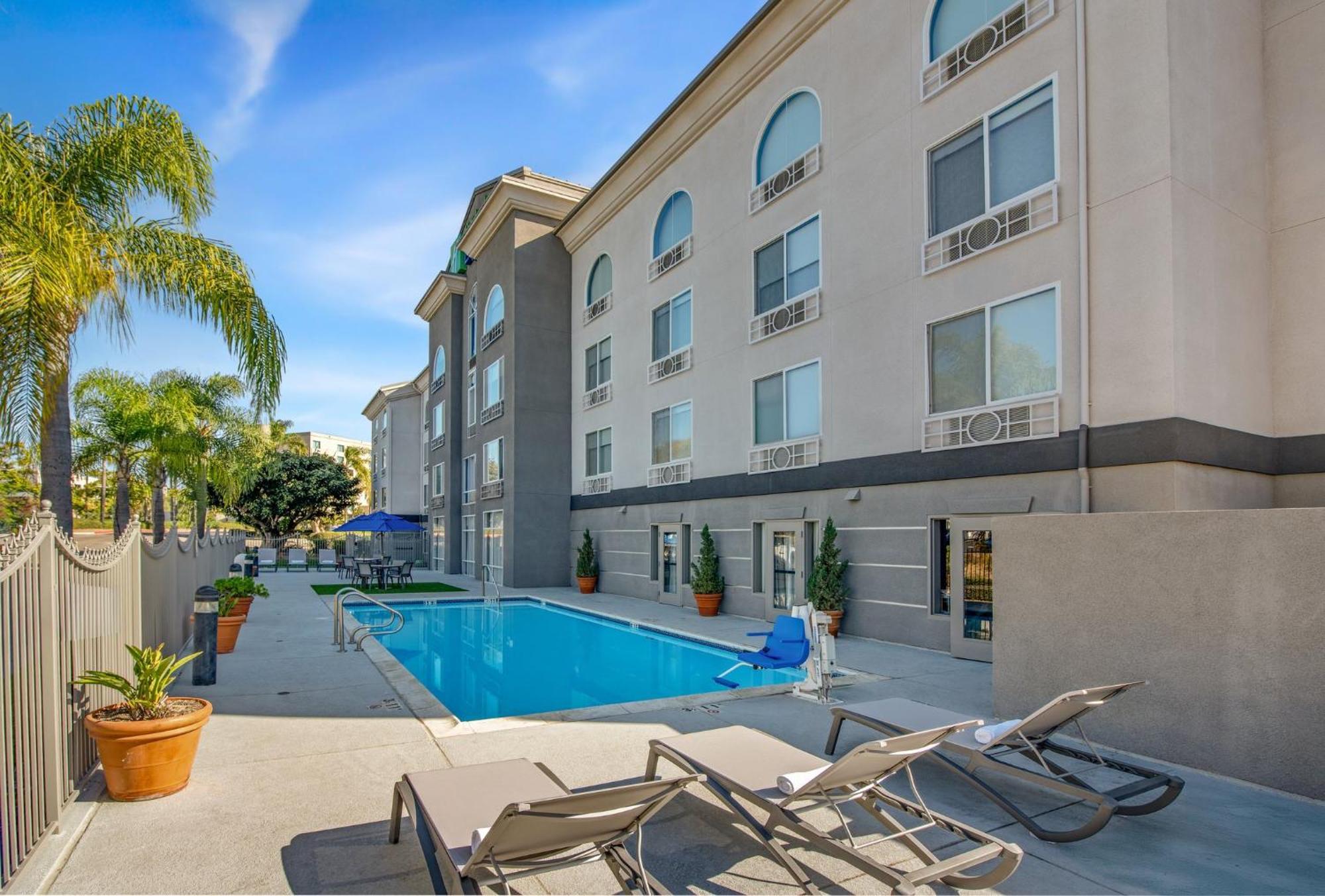 Holiday Inn Express San Diego - Sorrento Valley By Ihg Buitenkant foto